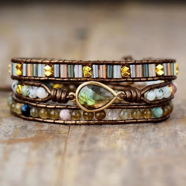 Wickelarmband „Waldlicht“ mit Labradorit-Tropfen